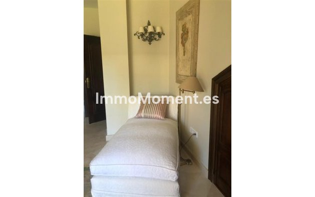 Resale - Villa - Marbella - Puerto Banús