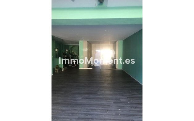 Resale - Villa - Marbella - Puerto Banús