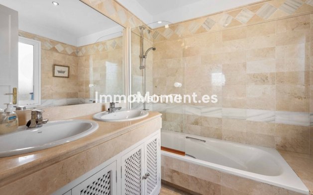 Resale - Apartment - Marbella - Elviria
