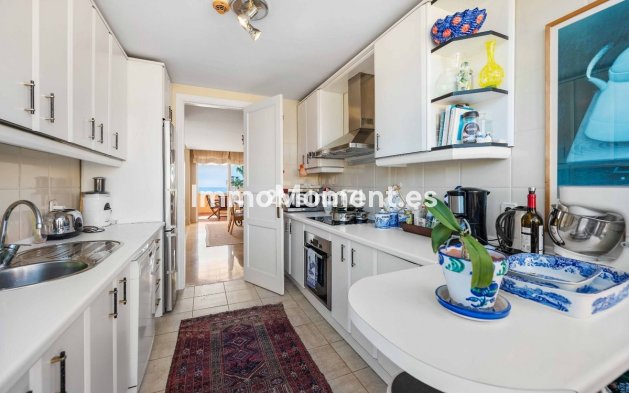 Resale - Apartment - Marbella - Elviria