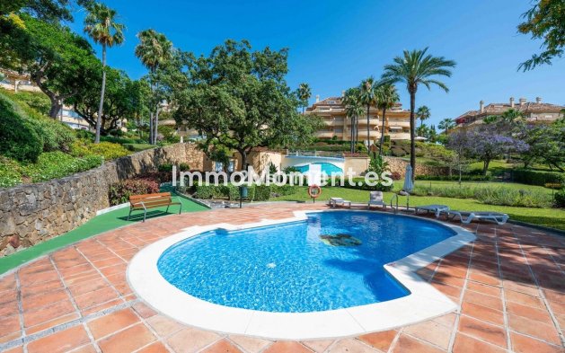 Resale - Apartment - Marbella - Elviria