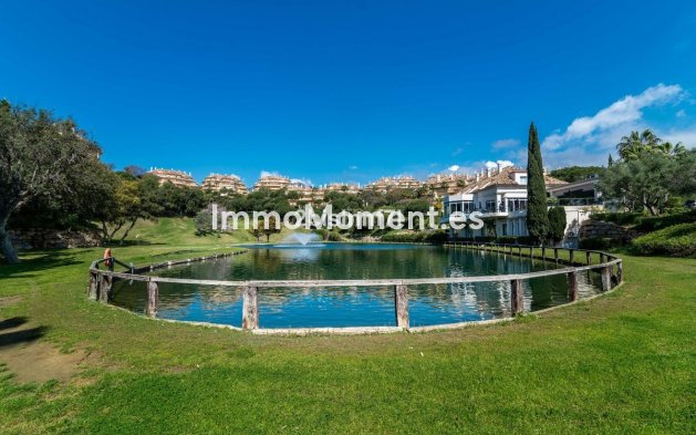 Resale - Apartment - Marbella - Elviria