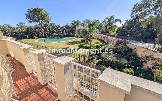 Resale - Apartment - Marbella - Elviria