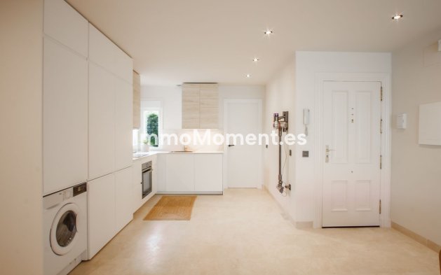 Resale - Apartment - Benahavís - La Quinta