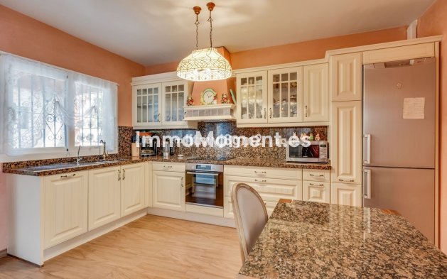 Wiederverkauf - Villa - Marbella - Artola