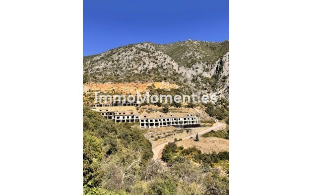 Reventa - Parcela - Interior  - Istán