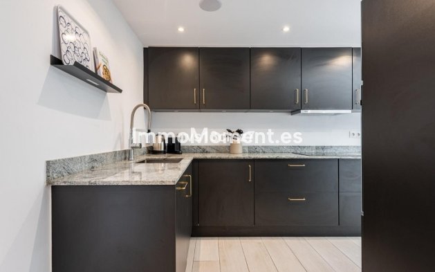 Resale - Apartment - Marbella - Nueva Andalucía