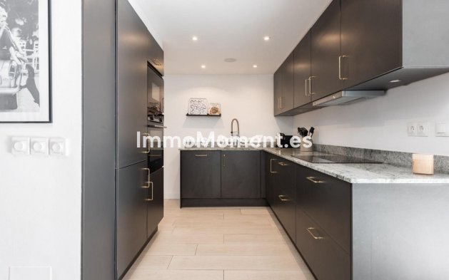Resale - Apartment - Marbella - Nueva Andalucía