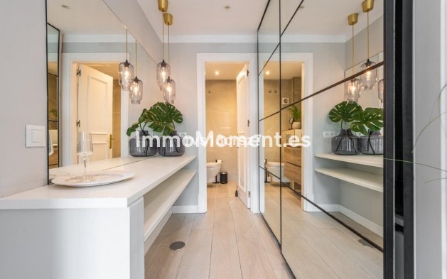 Resale - Apartment - Marbella - Nueva Andalucía