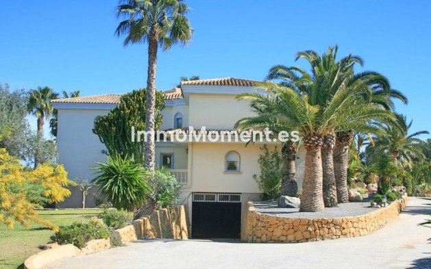 Resale - Detached villa - Alfaz del Pi - L'Alfás del Pi Centro