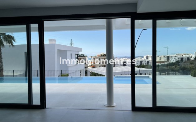 Resale - Villa - Fuengirola - Fuengirola Centro