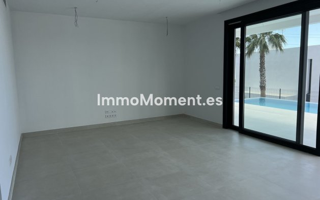 Resale - Villa - Fuengirola - Fuengirola Centro