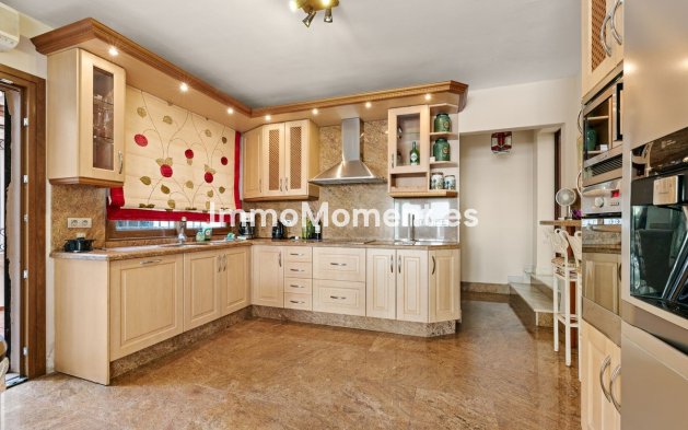 Resale - Villa - Estepona - Estepona Centro