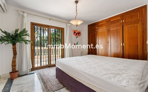 Resale - Villa - Estepona - Estepona Centro