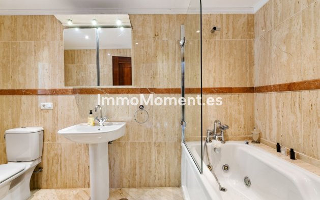 Resale - Villa - Estepona - Estepona Centro