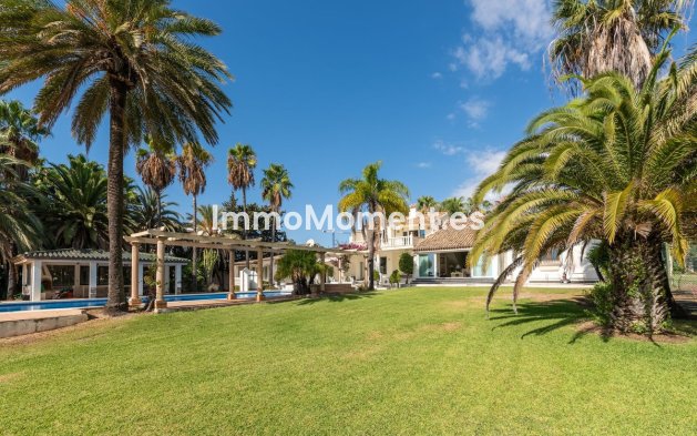 Resale - Villa - Estepona - Estepona Centro