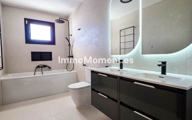 Resale - Villa - Manilva