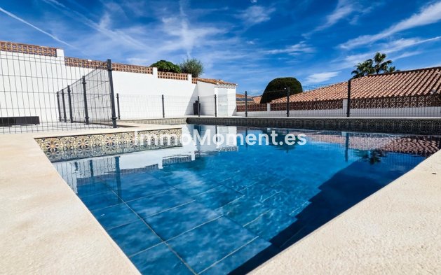 Resale - Villa - Manilva