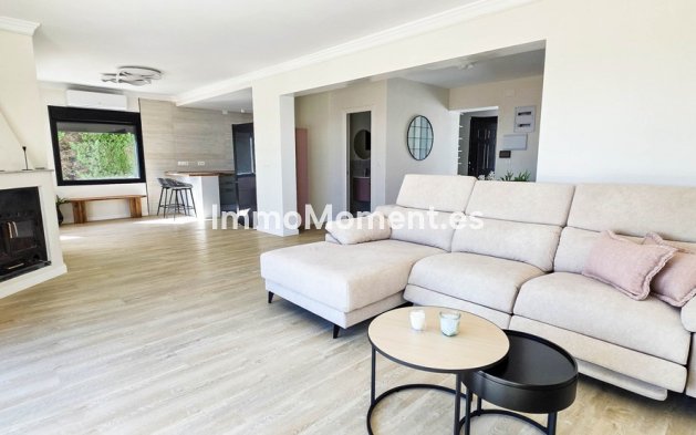 Resale - Villa - Manilva