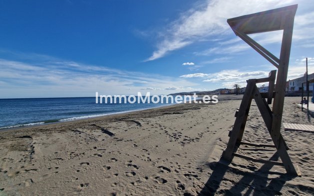 Resale - Villa - Manilva