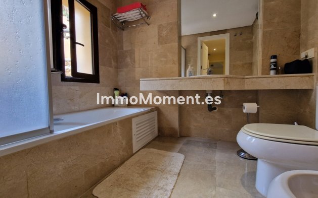 Resale - Apartment - Manilva - La Duquesa