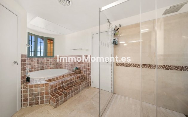Resale - Apartment - Málaga - Benahavís