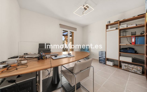 Resale - Apartment - Málaga - Benahavís