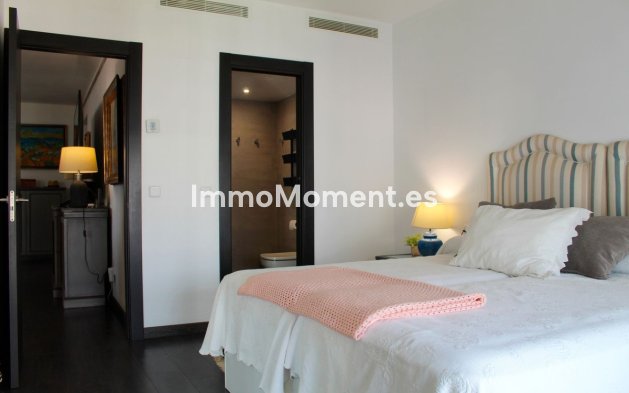 Resale - Apartment - Marbella - Puerto Banús