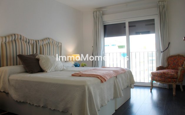 Resale - Apartment - Marbella - Puerto Banús