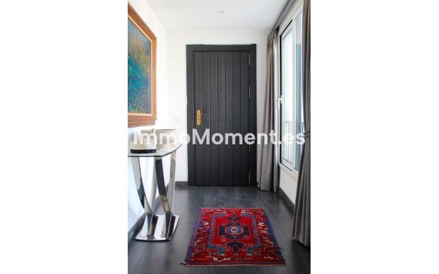 Resale - Apartment - Marbella - Puerto Banús