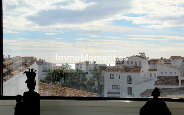 Resale - Apartment - Marbella - Puerto Banús