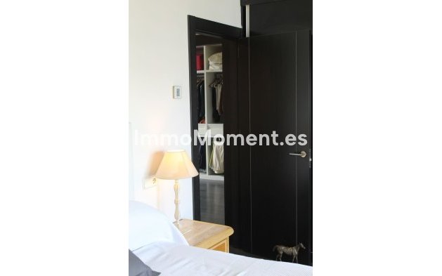 Resale - Apartment - Marbella - Puerto Banús