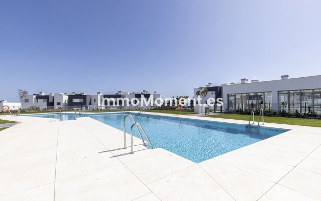 Resale - Apartment - Estepona - Valle Romano