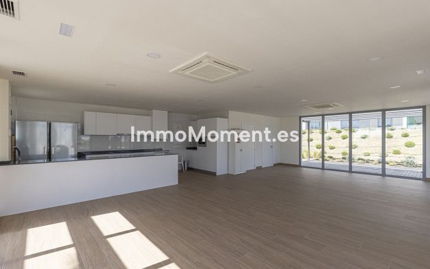 Resale - Apartment - Estepona - Valle Romano