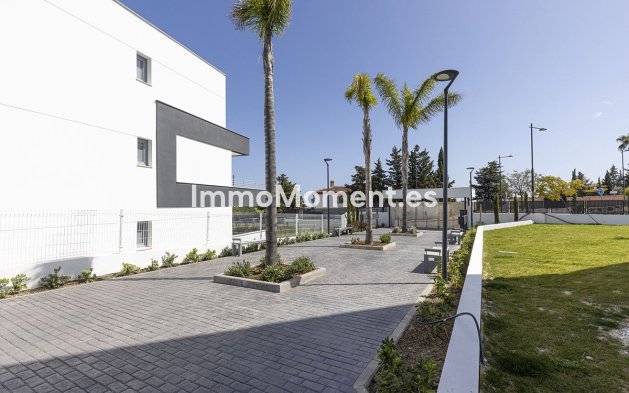 Resale - Apartment - Estepona - Valle Romano