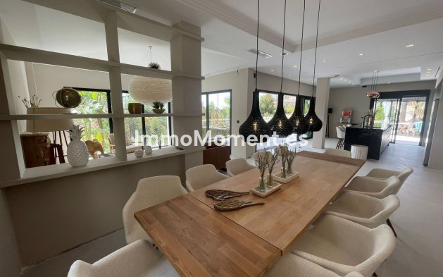 Resale - Villa - Marbella - Elviria