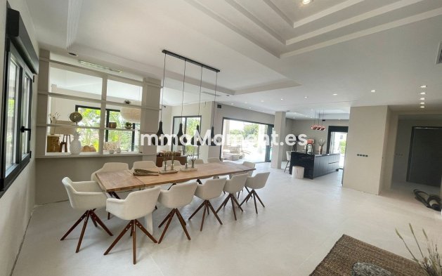 Resale - Villa - Marbella - Elviria