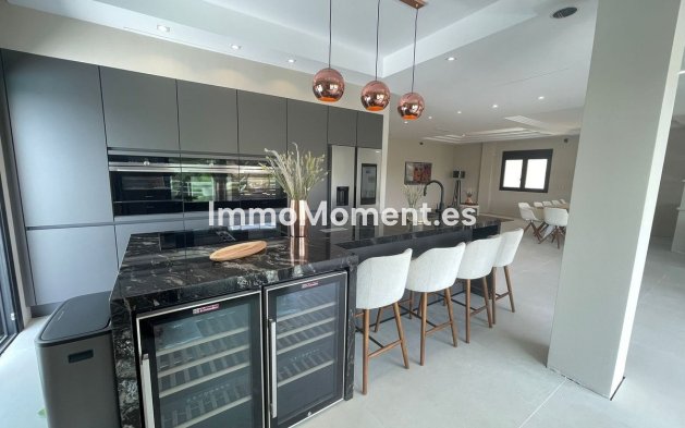 Resale - Villa - Marbella - Elviria