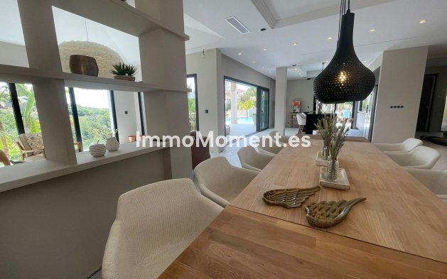 Resale - Villa - Marbella - Elviria