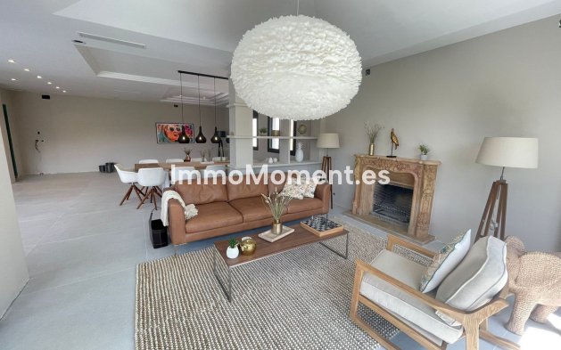 Resale - Villa - Marbella - Elviria