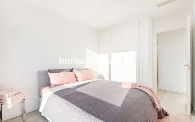 Bestaande woning - Geschakelde woning - Estepona  - New Golden Mile