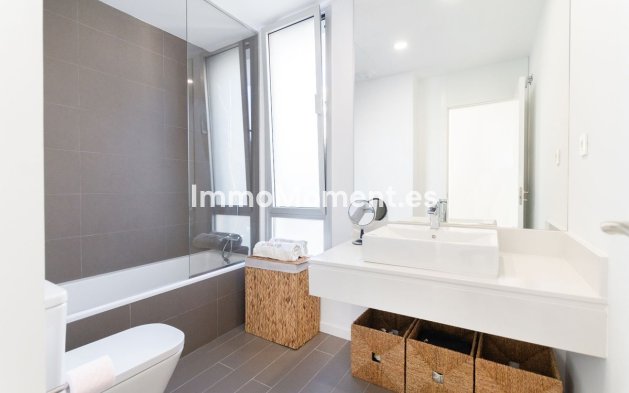 Bestaande woning - Geschakelde woning - Estepona  - New Golden Mile