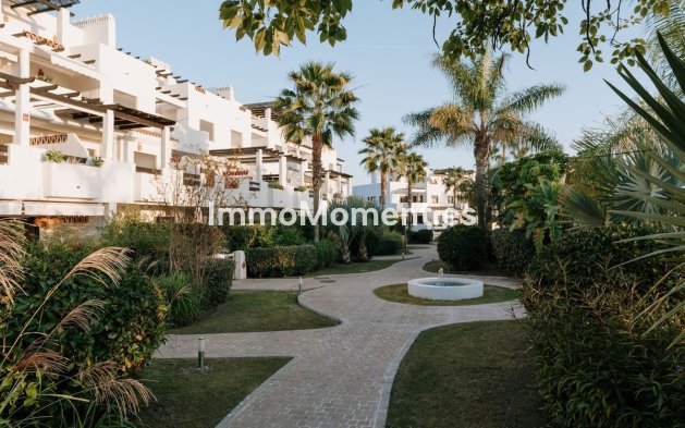 Resale - Apartment - Estepona - Selwo