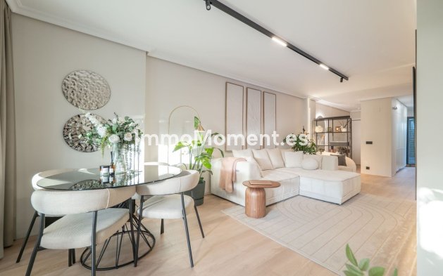 Resale - Apartment - Estepona - Selwo