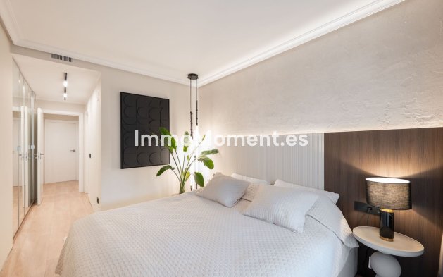 Resale - Apartment - Estepona - Selwo