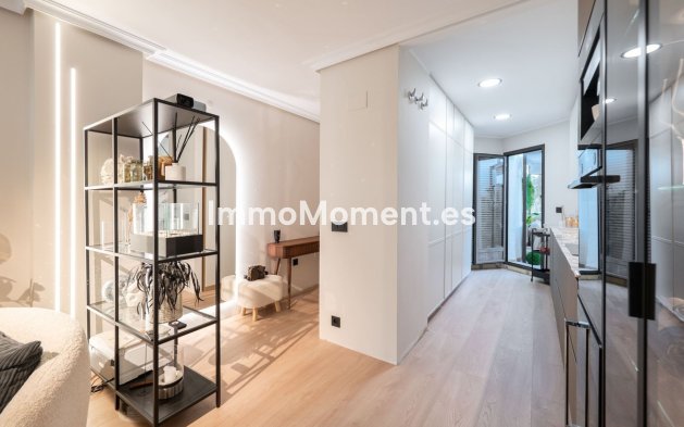 Resale - Apartment - Estepona - Selwo