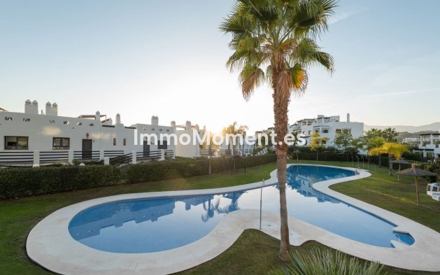 Resale - Apartment - Estepona - Selwo