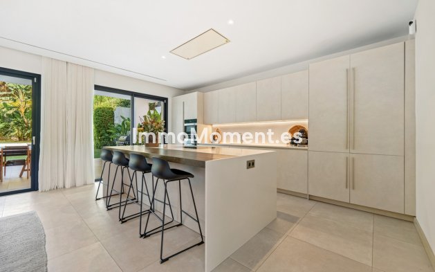 Wiederverkauf - Villa - Marbella - Nueva Andalucía