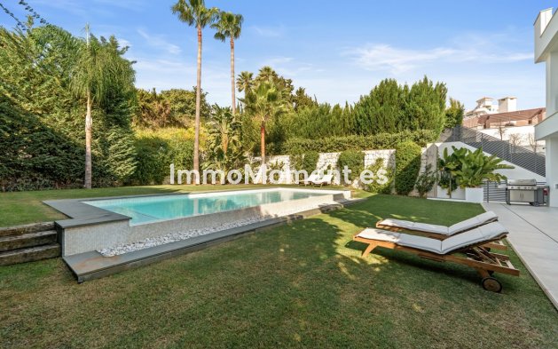 Wiederverkauf - Villa - Marbella - Nueva Andalucía