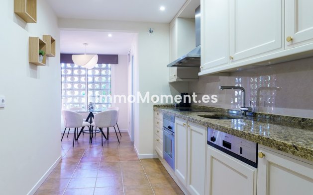 Resale - Apartment - Marbella - Puerto Banús